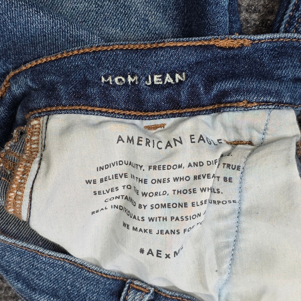 American Eagle Mom Jeans Women's Size 2 Regular Blue Medium Wash Button Fly - Picture 4 of 10